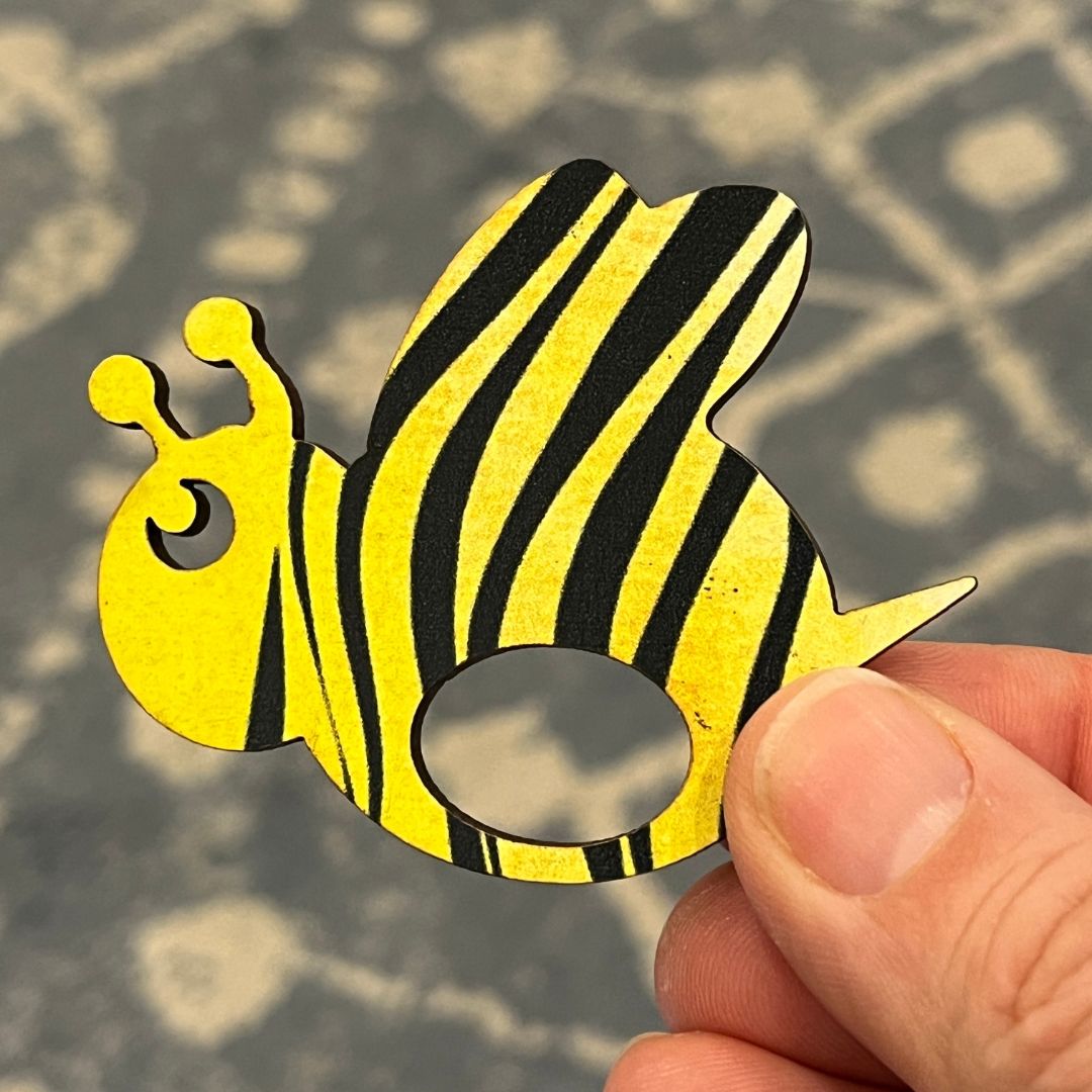 Bee Glasses Brooch (2 Colors)