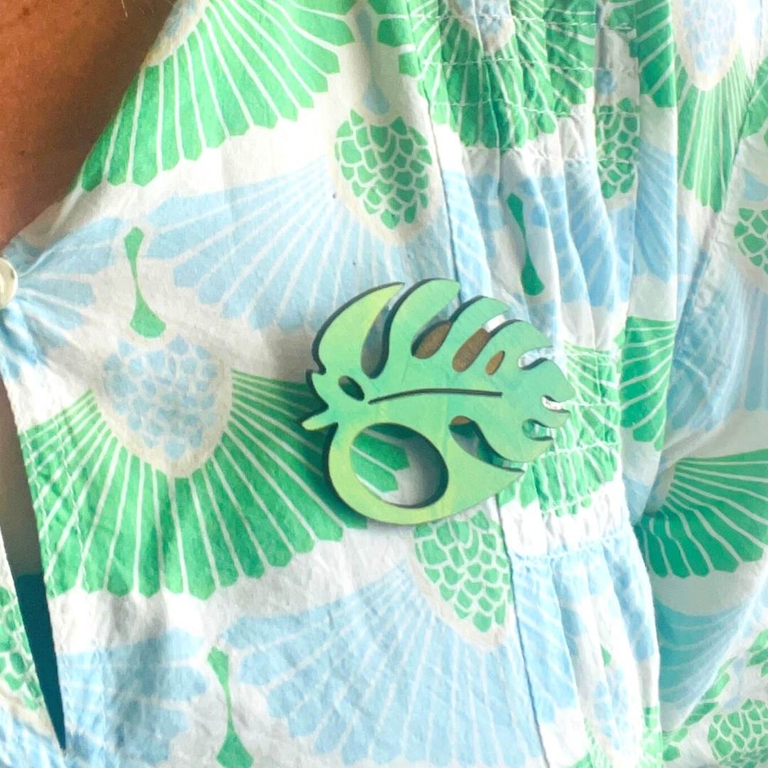Monstera Leaf Glasses Brooch