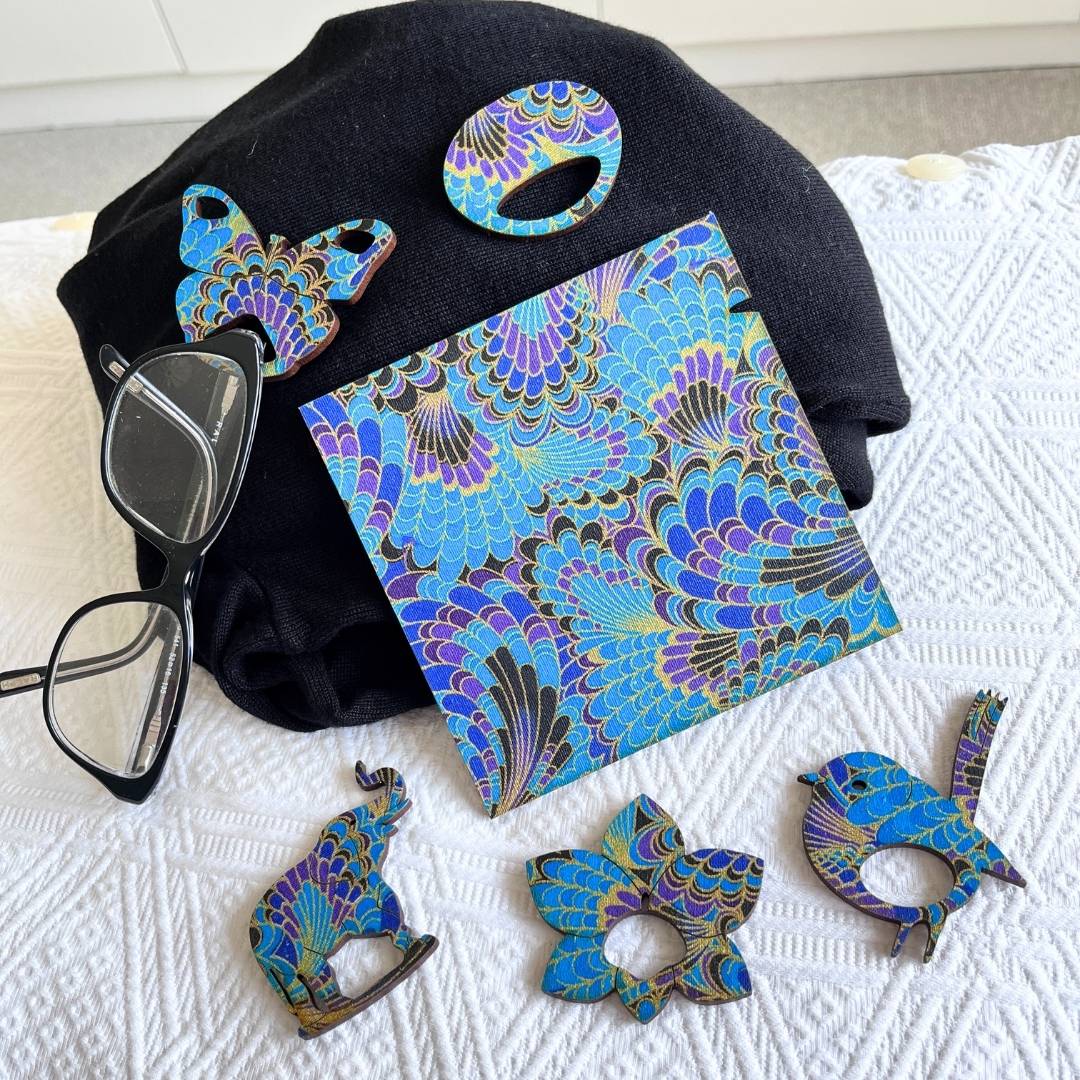 Pebble Glasses Brooch (9 Colors)