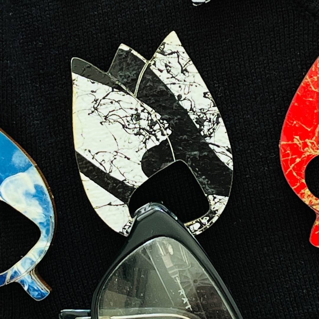 Tulip Glasses Brooch (5 Colors)