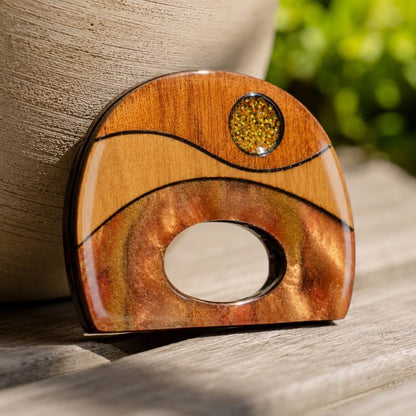 Wooden Horizon - Dual Layer Glasses Brooch