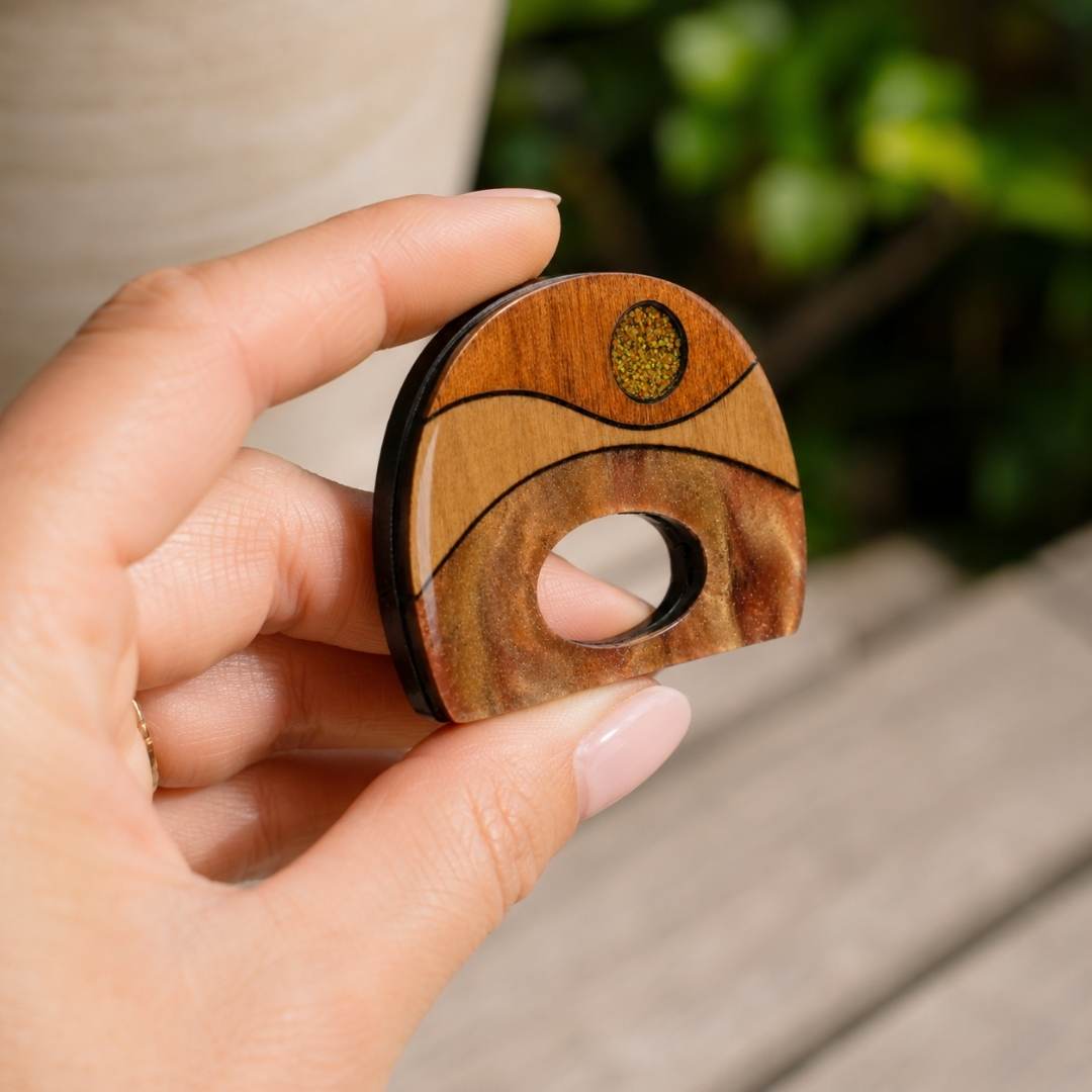 Wooden Horizon - Dual Layer Glasses Brooch