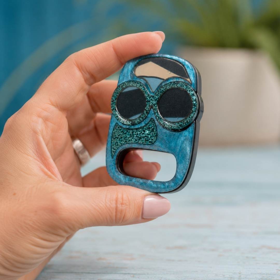 Face No Lips - Dual Layer Glasses Brooch