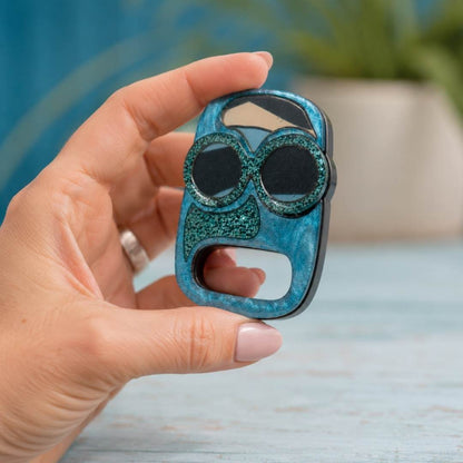 Face No Lips - Dual Layer Glasses Brooch