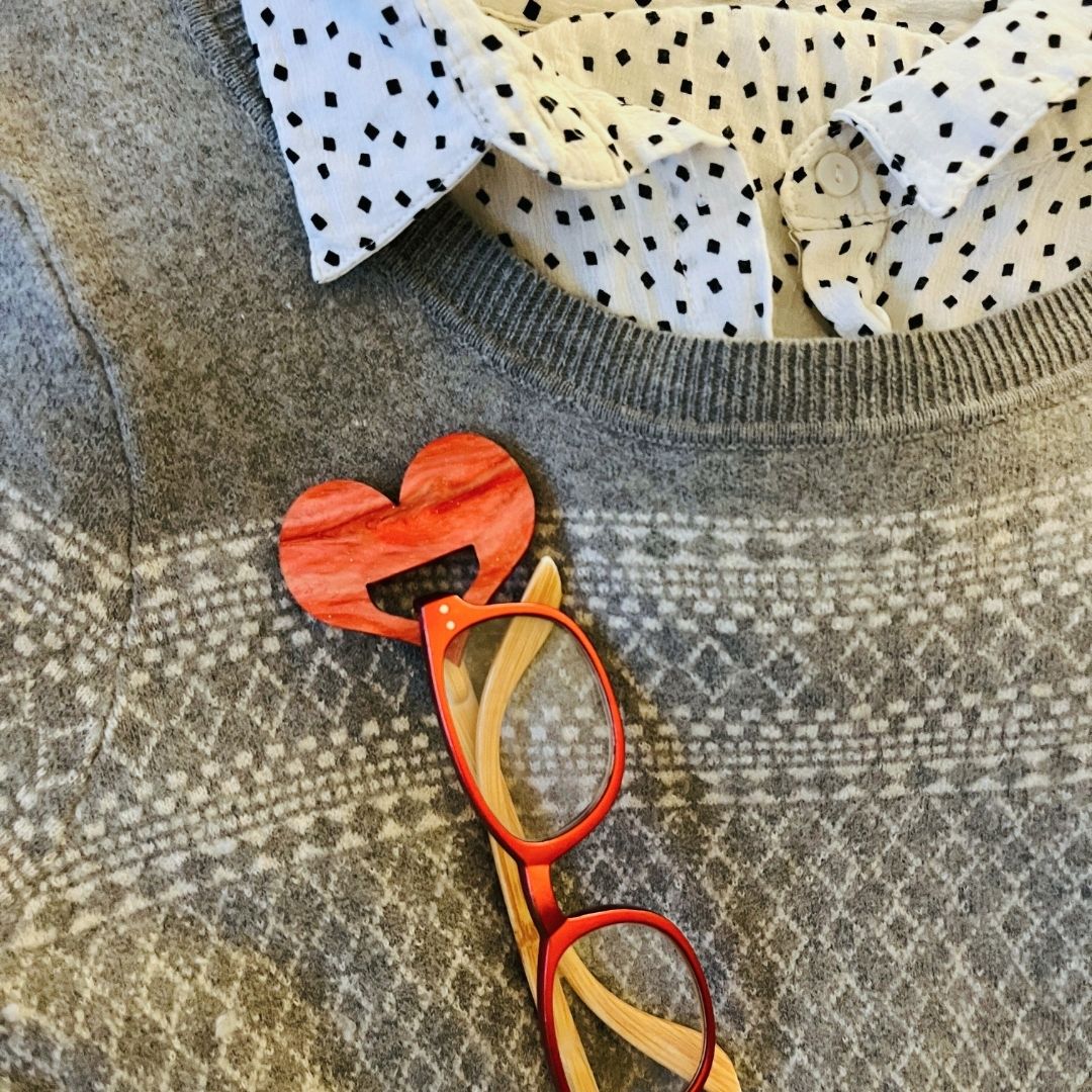 Heart Glasses Brooch (Pink Pearl Acrylic)