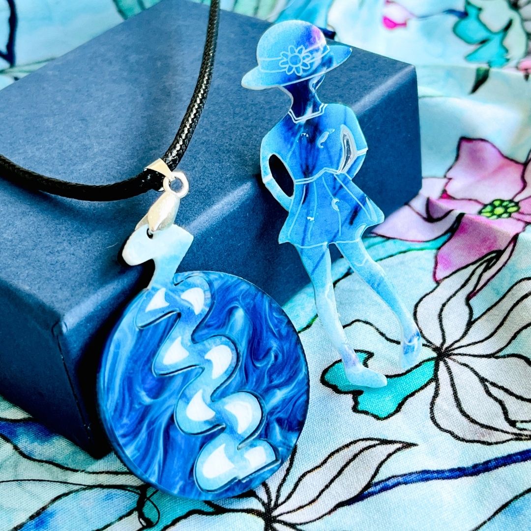 Blue 'Mila' Pendant (FREE Brooch)