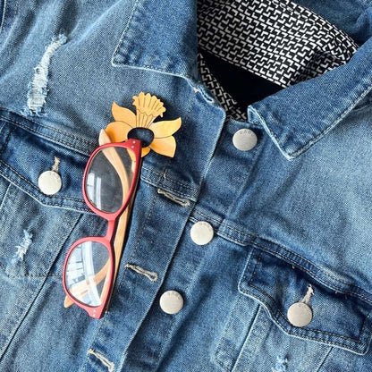 Daffodil Glasses Brooch