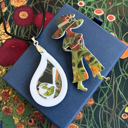 Green 'Rain Wren' Pendant (FREE Brooch)