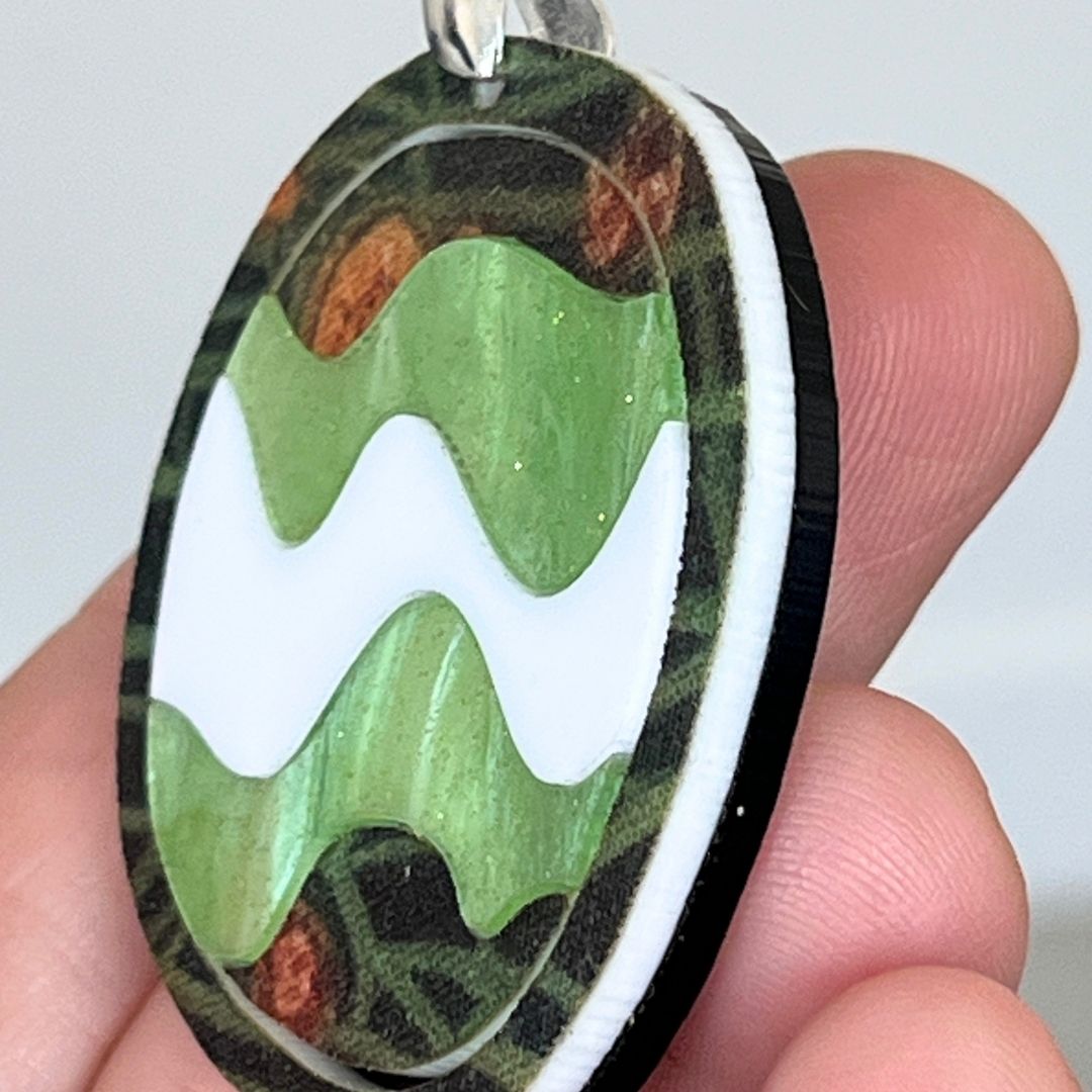 Green 'Echo' Pendant (FREE Brooch)