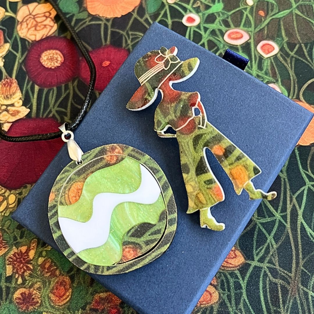 Green 'Echo' Pendant (FREE Brooch)