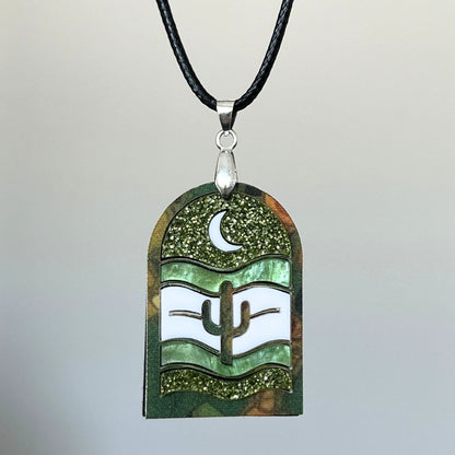 Green 'Lumi' Pendant (FREE Brooch)