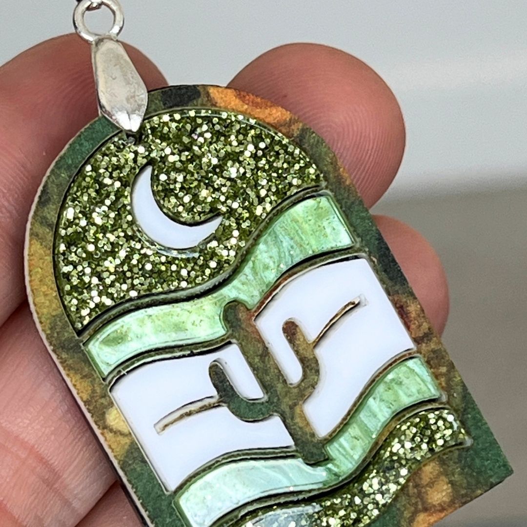 Green 'Lumi' Pendant (FREE Brooch)