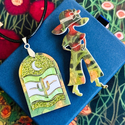 Green 'Lumi' Pendant (FREE Brooch)