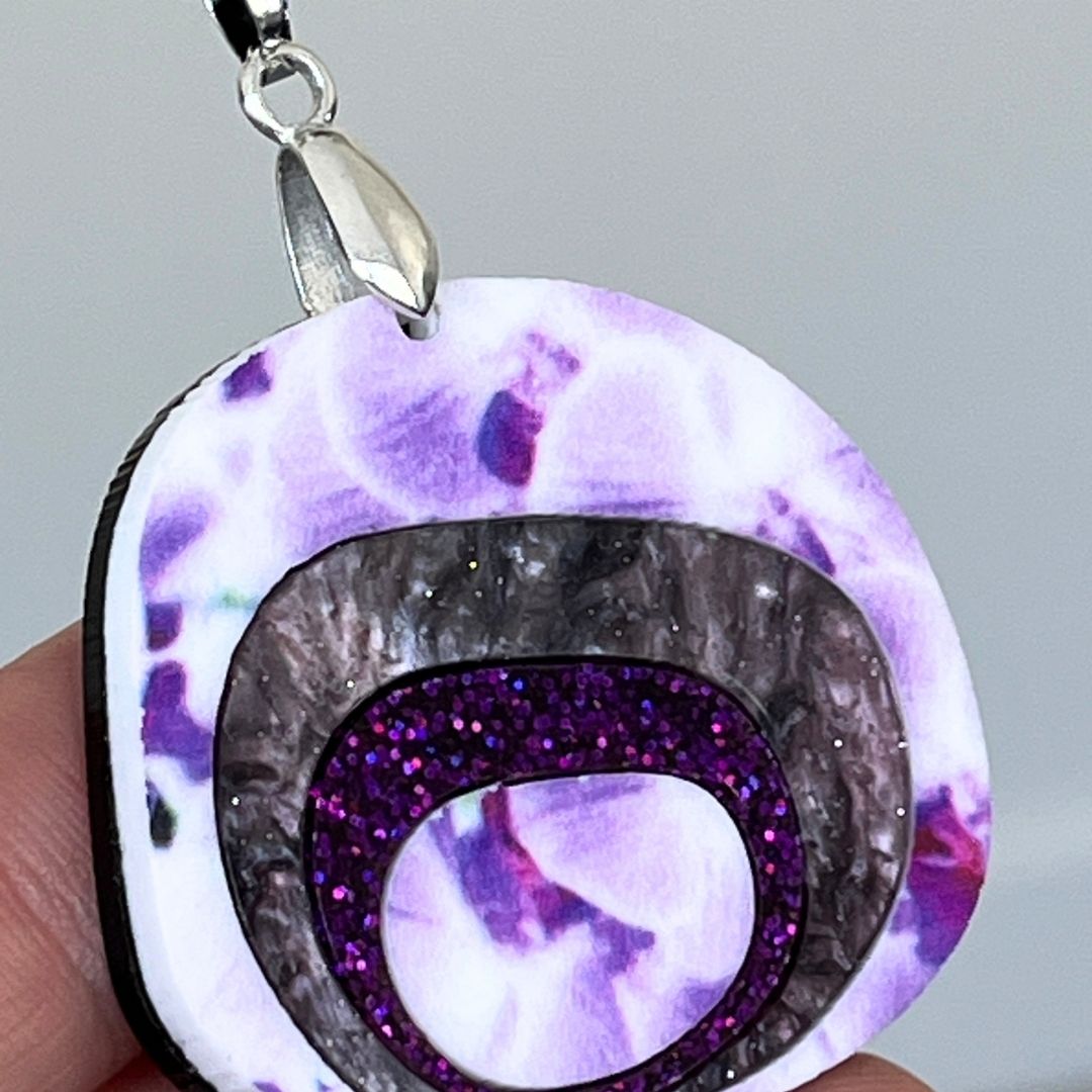 Pink 'Nova' Pendant (FREE Brooch)