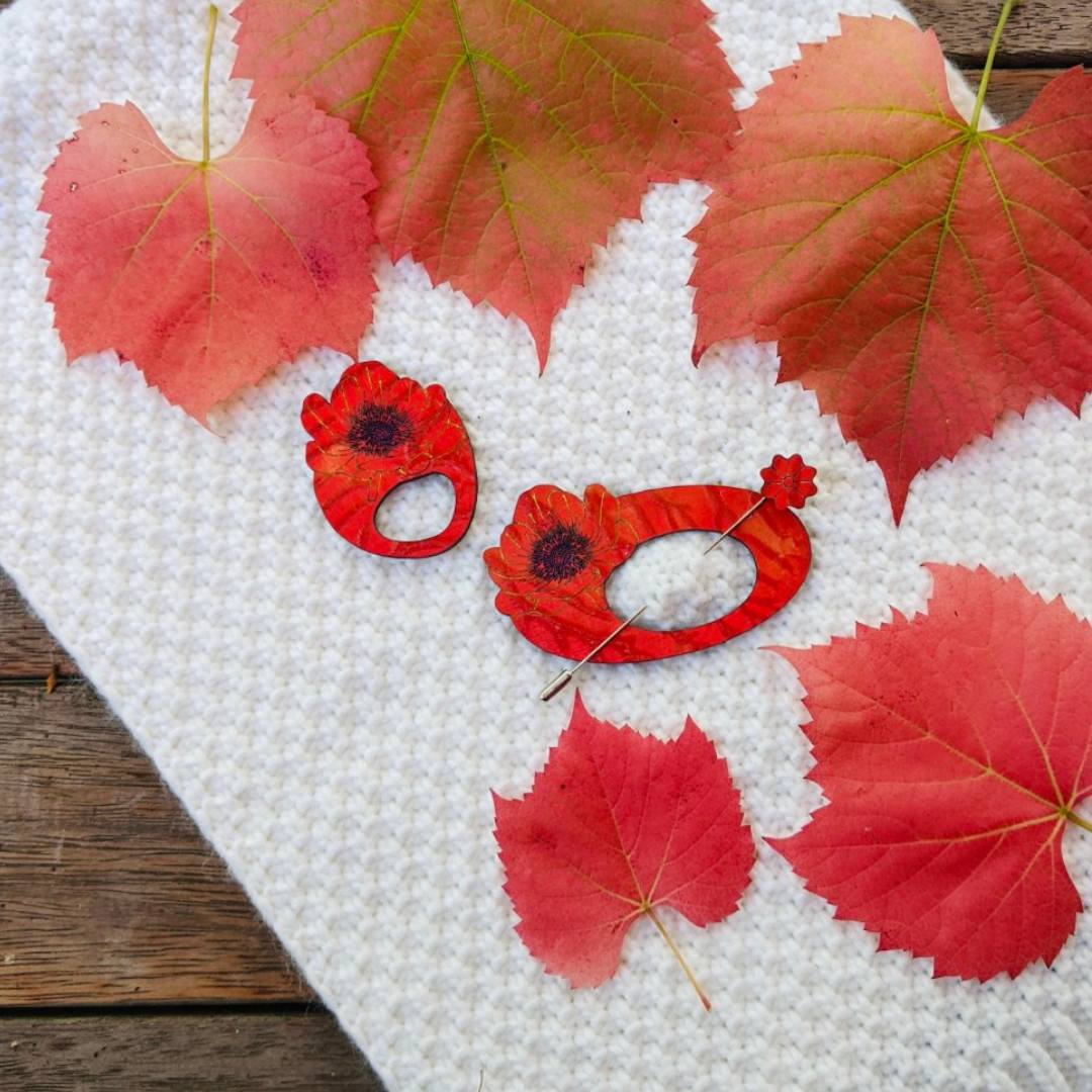 Red Poppy Glasses Brooch