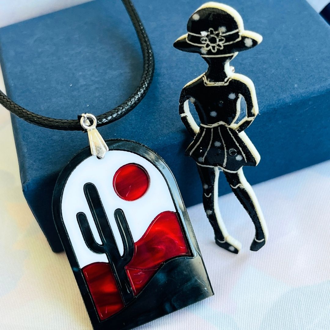 Red & Black 'Skye' Pendant (FREE Brooch)