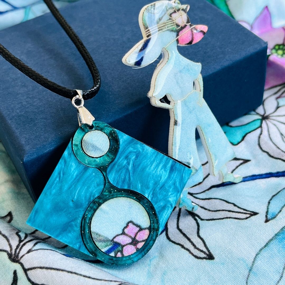 Turquoise 'Jade' Pendant (FREE Brooch)
